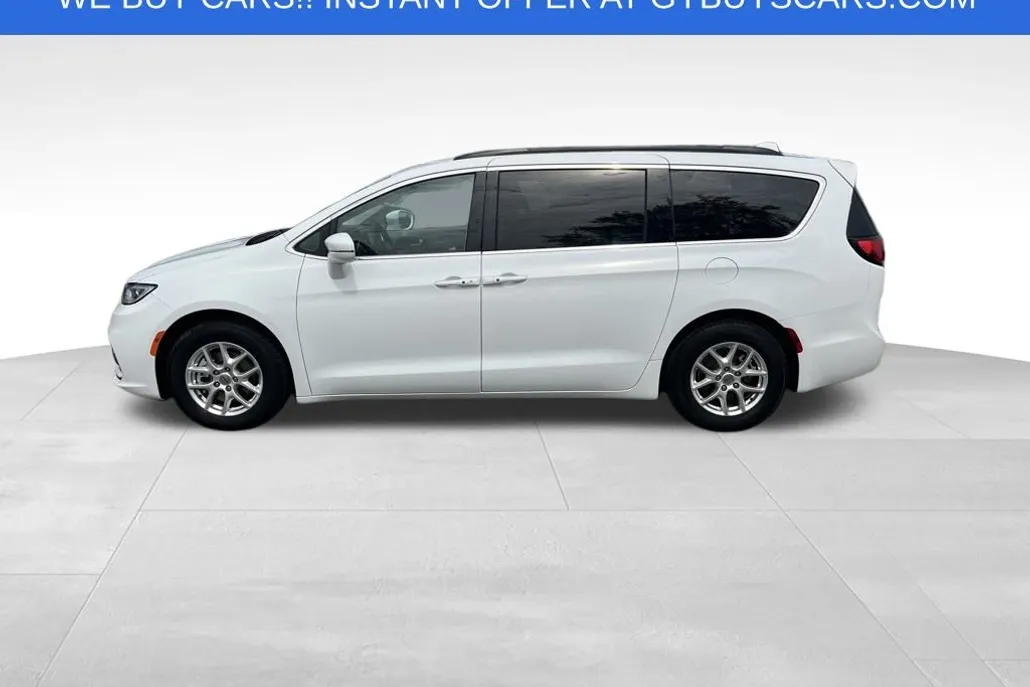 2022 Chrysler Pacifica Touring L photo 1