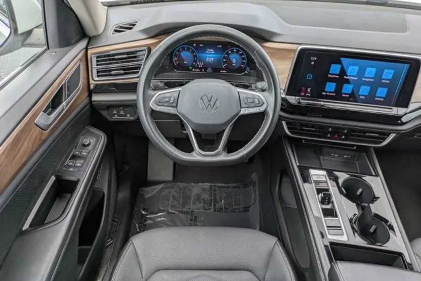 2024 Volkswagen Atlas SE Technology photo 1