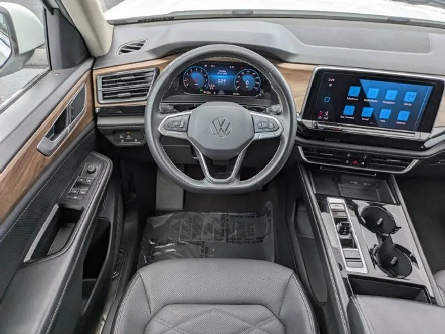 2024 Volkswagen Atlas SE Technology photo 1
