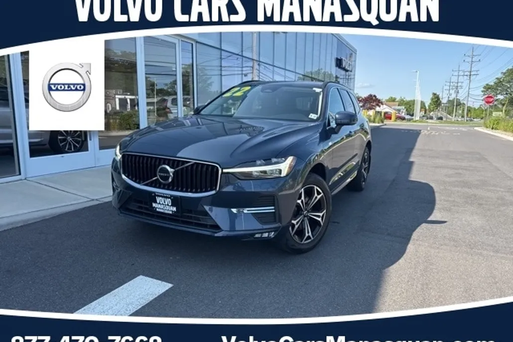 2022 Volvo XC60 B5 Momentum photo 1
