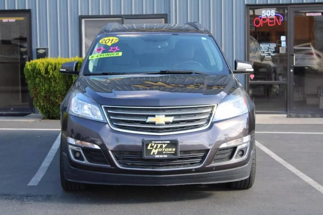 2017 Chevrolet Traverse 1LT photo 1
