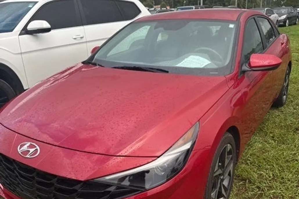 2023 Hyundai Elantra SEL photo 1