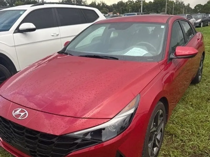 2023 Hyundai Elantra SEL photo 1