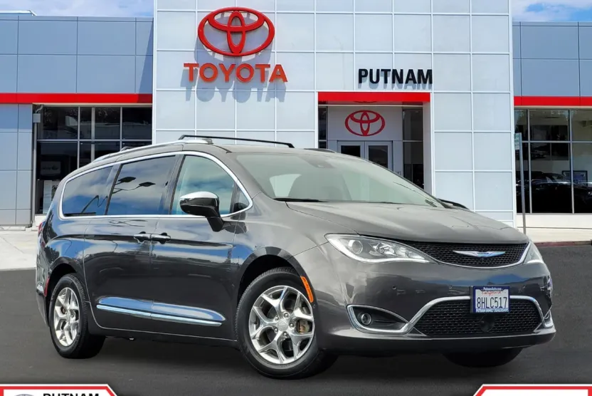2019 Chrysler Pacifica Limited photo 1