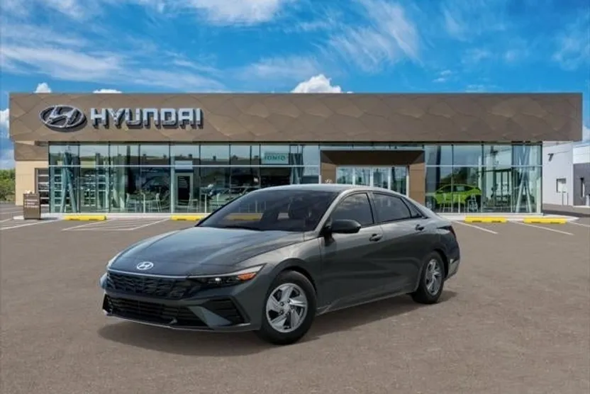 2025 Hyundai Elantra SE photo 1
