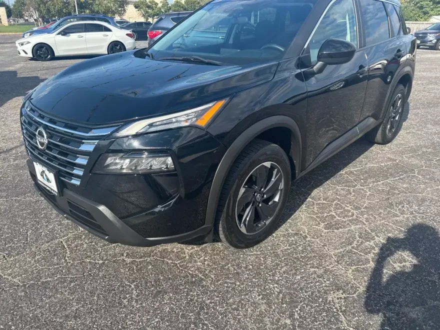 2024 Nissan Rogue SV photo 1