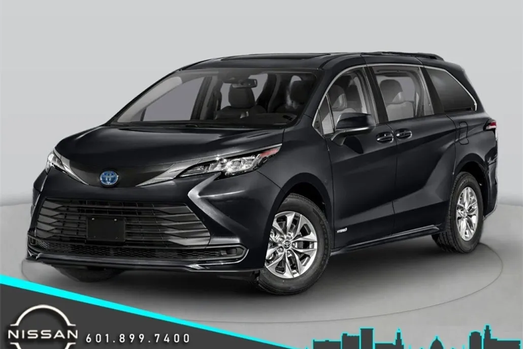 2024 Toyota Sienna XLE photo 1