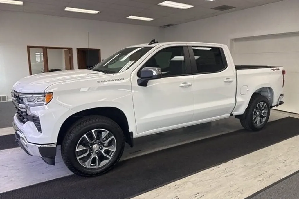 2025 Chevrolet Silverado 1500 LT photo 1