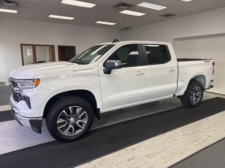2025 Chevrolet Silverado 1500 LT photo 1