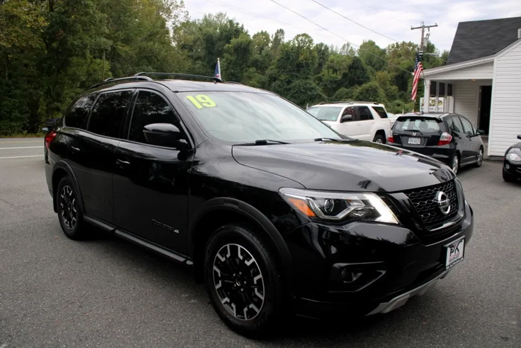 2019 Nissan Pathfinder SV photo 1