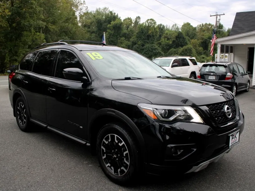 2019 Nissan Pathfinder SV photo 1