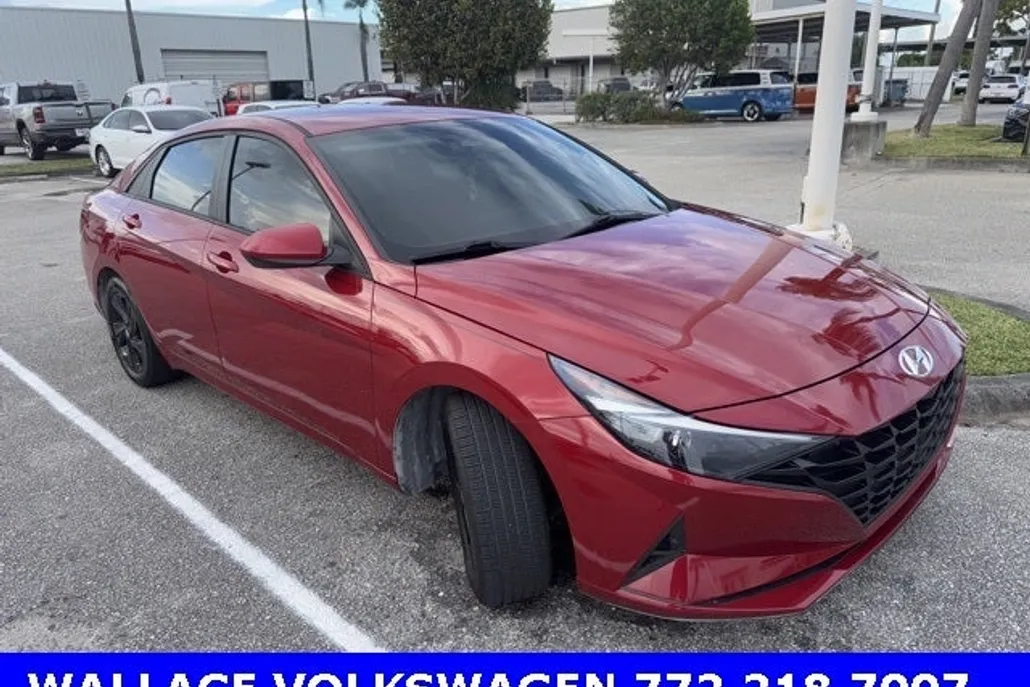 2023 Hyundai Elantra SEL photo 1