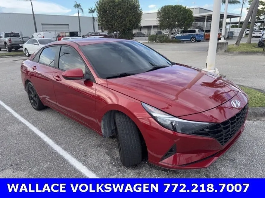 2023 Hyundai Elantra SEL photo 1
