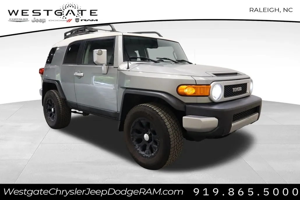 2012 Toyota FJ Cruiser Base photo 1