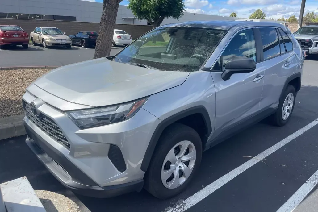 2024 Toyota RAV4 LE photo 1