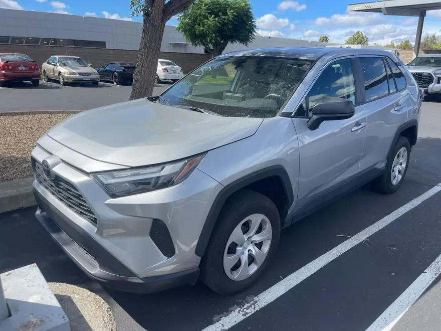2024 Toyota RAV4 LE photo 1