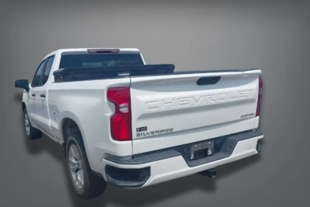 2022 Chevrolet Silverado Custom photo 1