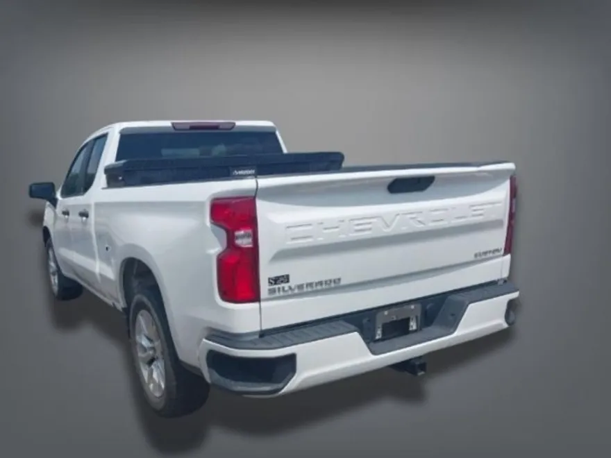 2022 Chevrolet Silverado Custom photo 1