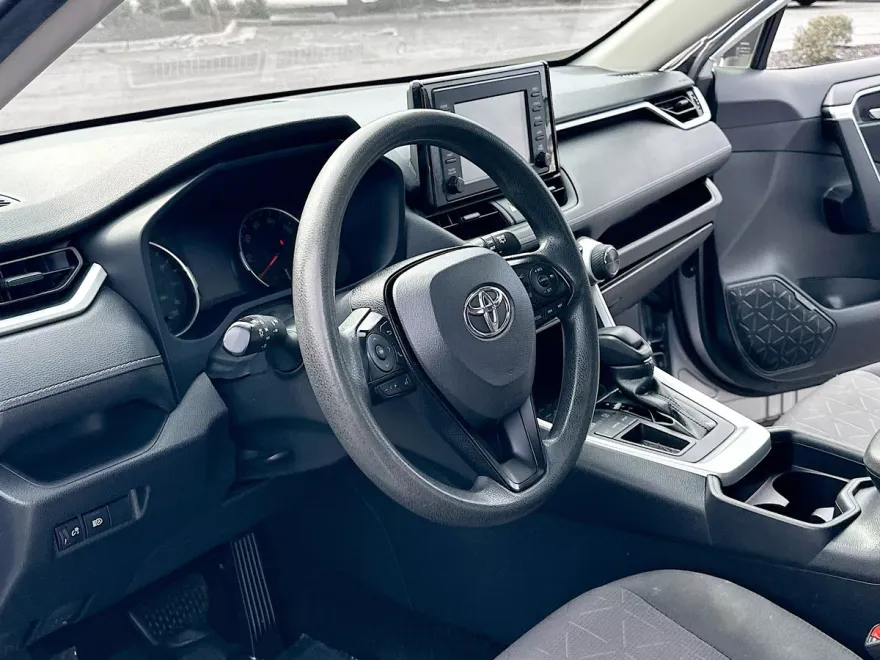 2019 Toyota RAV4 XLE photo 1