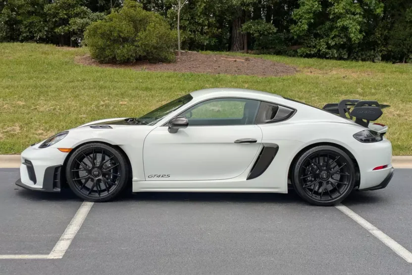 2025 Porsche Cayman GT4 RS photo 1