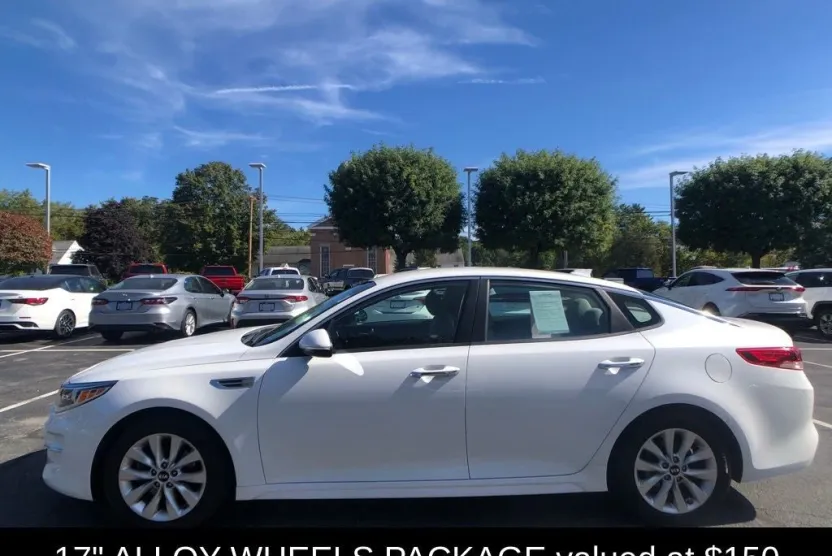 2018 Kia Optima LX photo 1