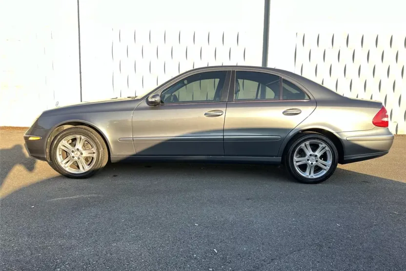 2006 Mercedes Benz E photo 1