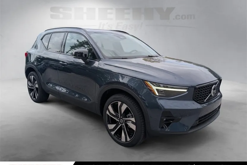 2026 Volvo XC40 AWD photo 1