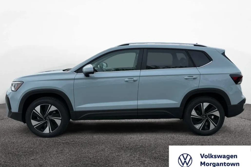 2025 Volkswagen Taos SE photo 1