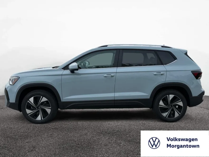 2025 Volkswagen Taos SE photo 1