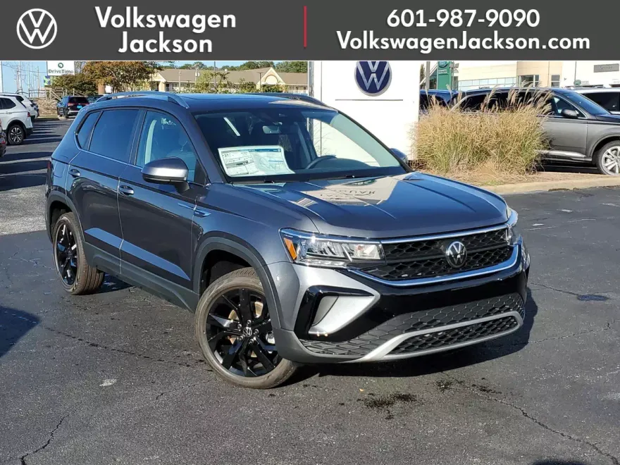 2024 Volkswagen Taos SE photo 1
