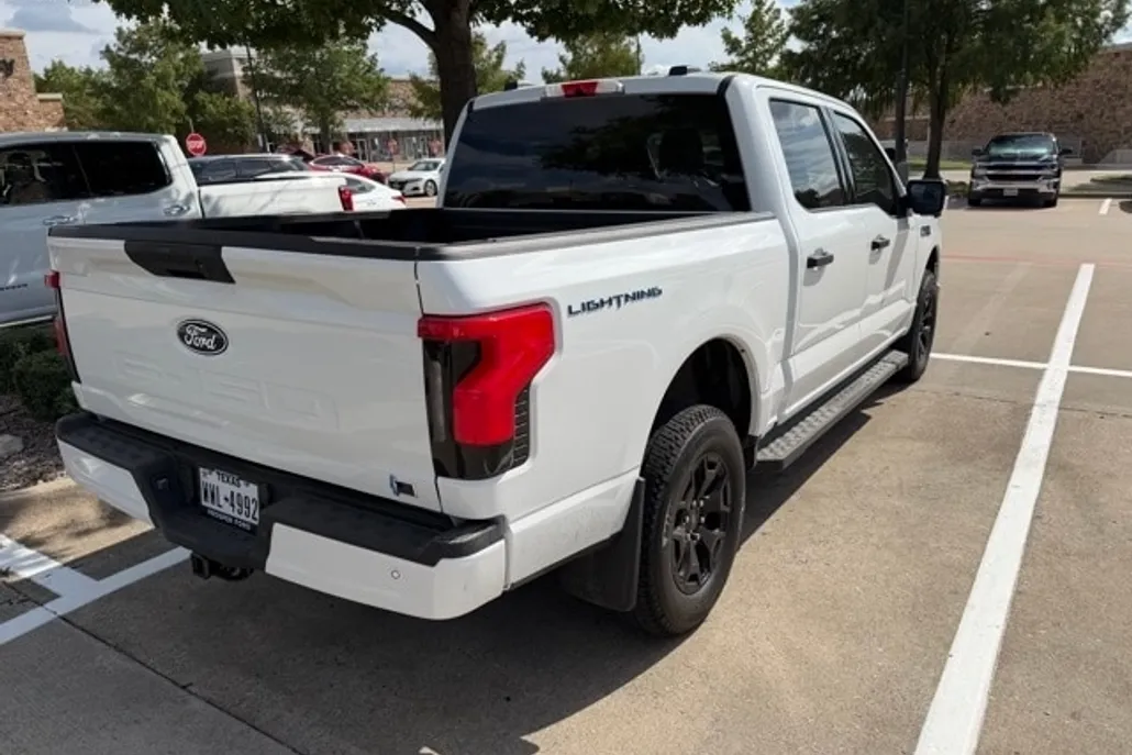 2025 Ford F-150 Lightning XLT photo 1