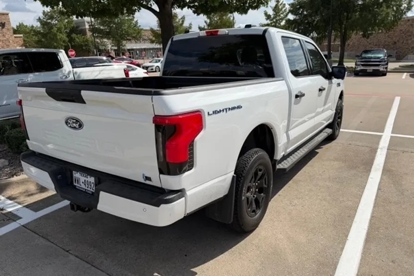 2025 Ford F-150 Lightning XLT photo 1