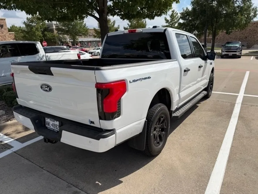 2025 Ford F-150 Lightning XLT photo 1