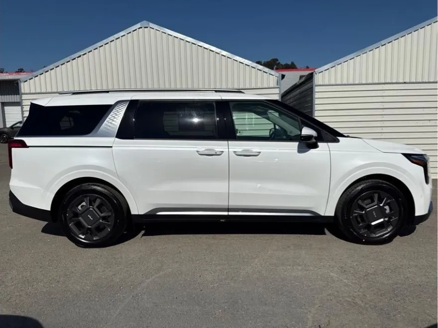 2026 Kia Carnival SX photo 1