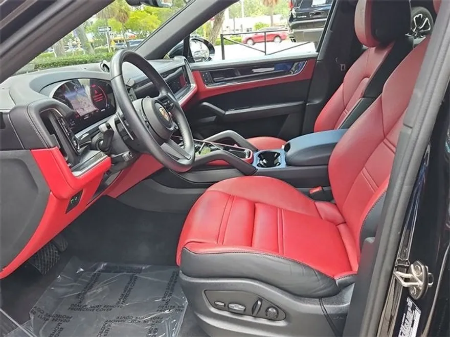 2024 Porsche Cayenne Base photo 19
