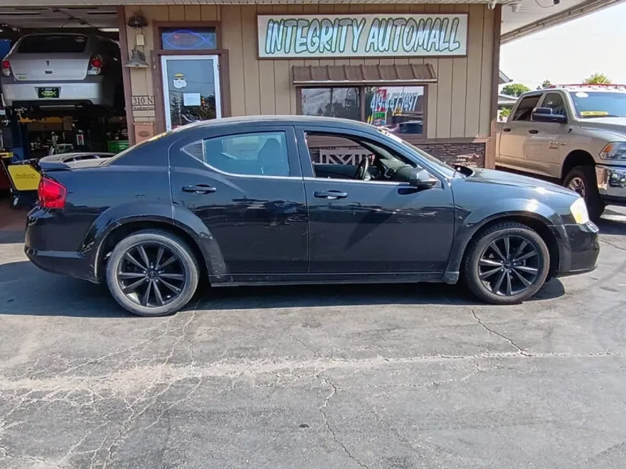 2014 Dodge Avenger SE photo 1