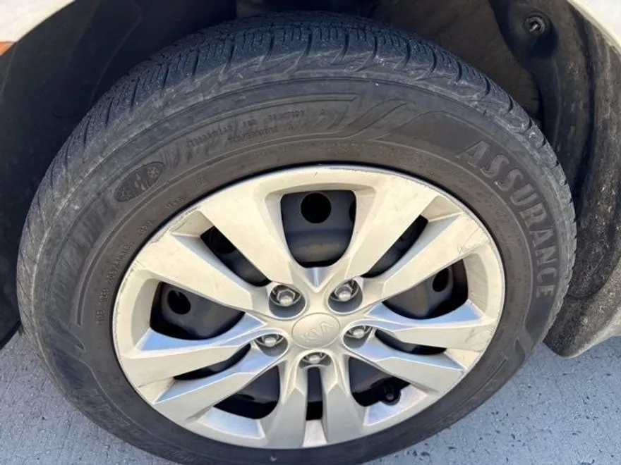 2021 Kia Soul LX photo 1