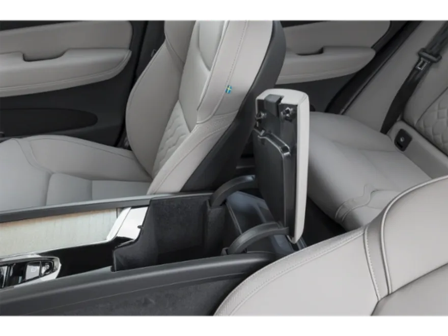 2026 Volvo XC60 B5 photo 1