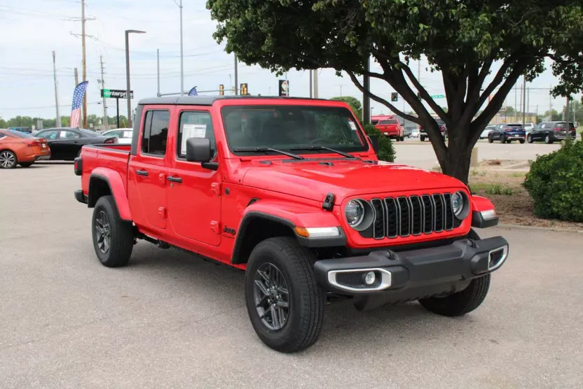 2025 Jeep Gladiator Sport S photo 1