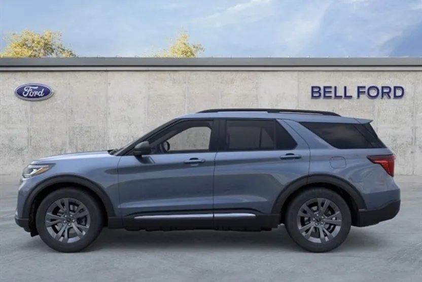 2025 Ford Explorer photo 1