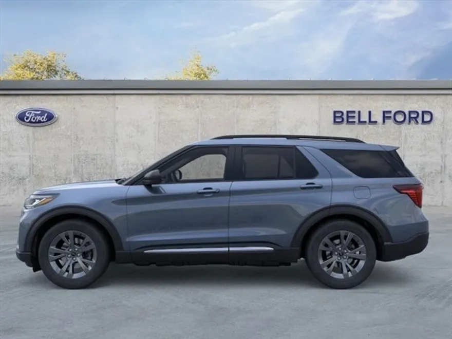 2025 Ford Explorer photo 1