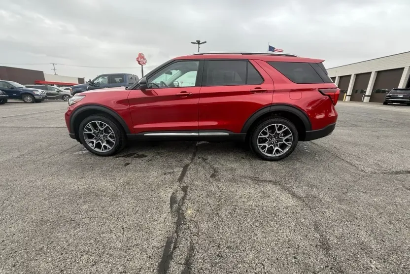 2025 Ford Explorer Platinum photo 1