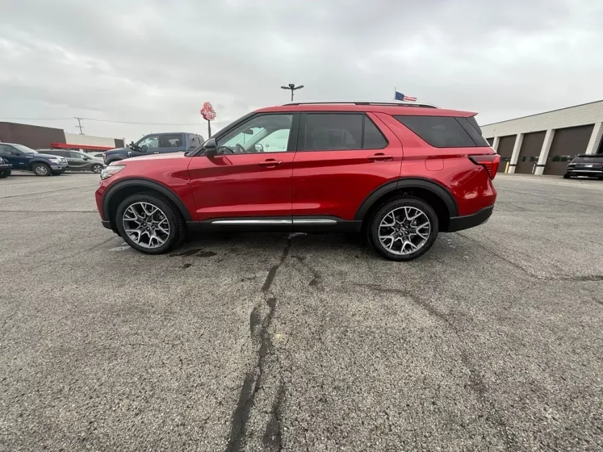 2025 Ford Explorer Platinum photo 1