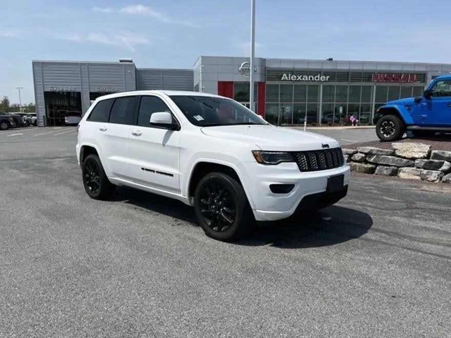 2022 Jeep Cherokee Laredo X photo 1