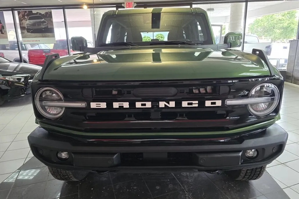 2022 Ford Bronco Base photo 1