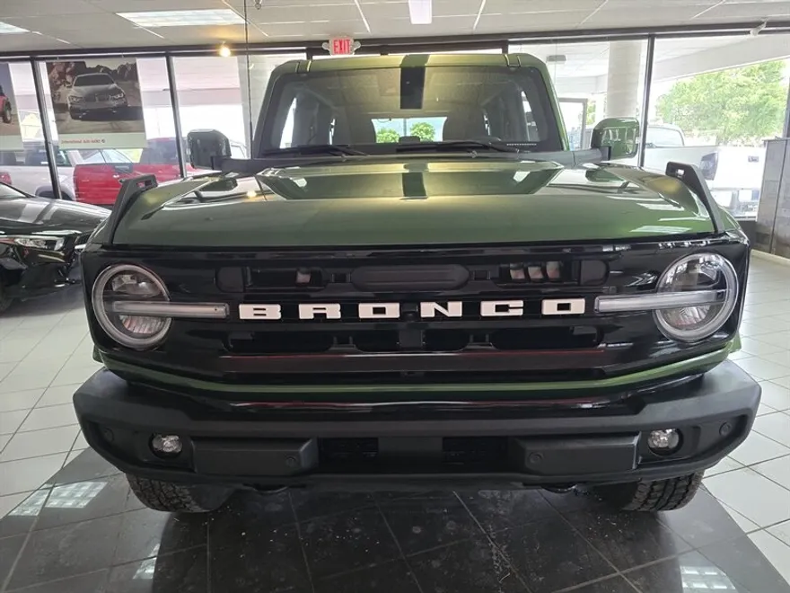 2022 Ford Bronco Base photo 1