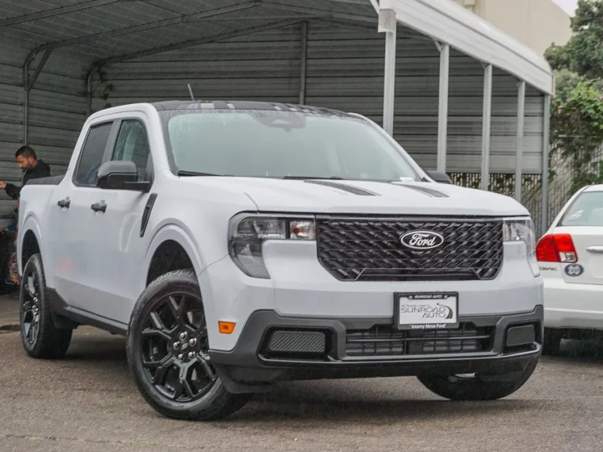 2025 Ford Maverick XLT photo 1