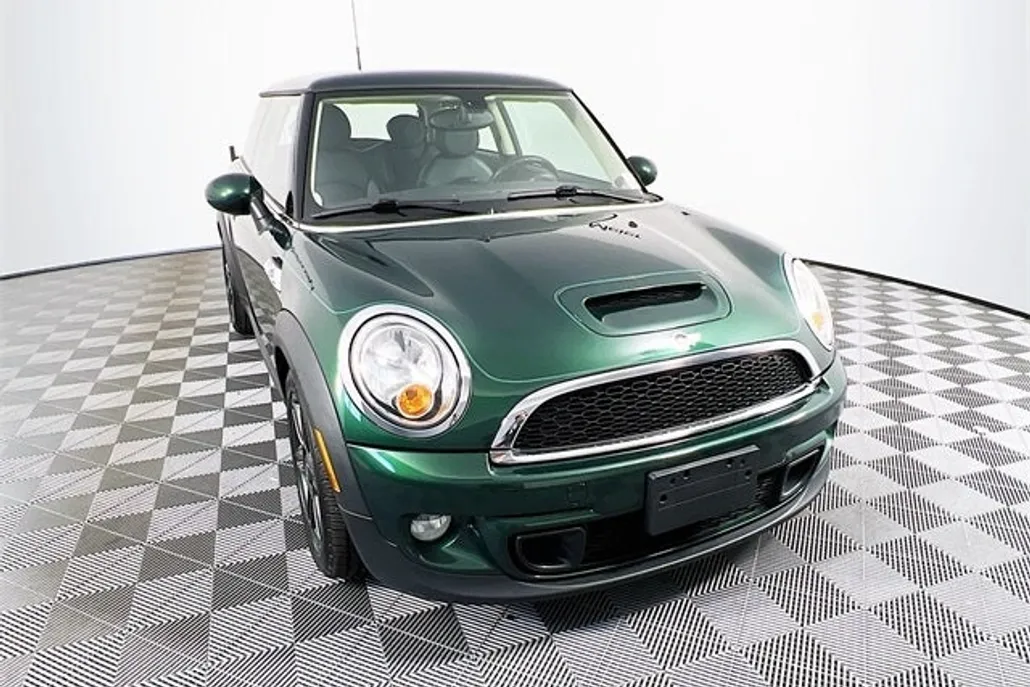 2011 Mini Cooper 2 Door Hardtop S photo 1