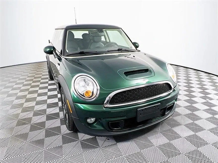 2011 Mini Cooper 2 Door Hardtop S photo 1