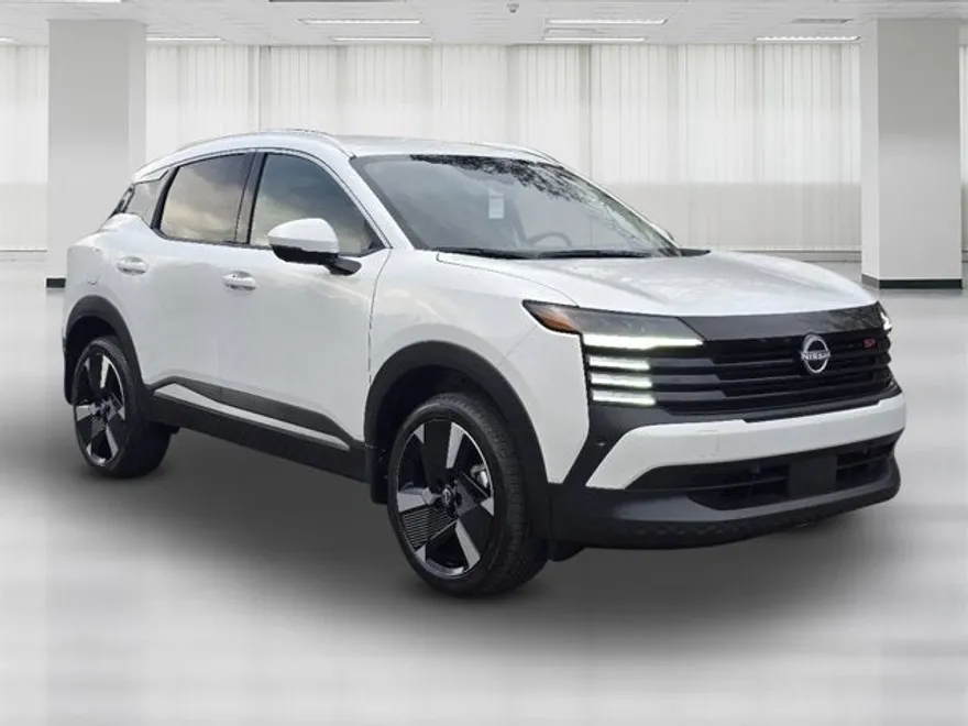 2025 Nissan Kicks SR photo 1